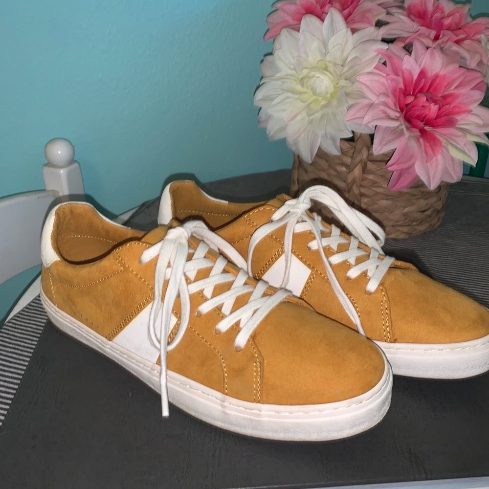 Mustard yellow sneakers!!